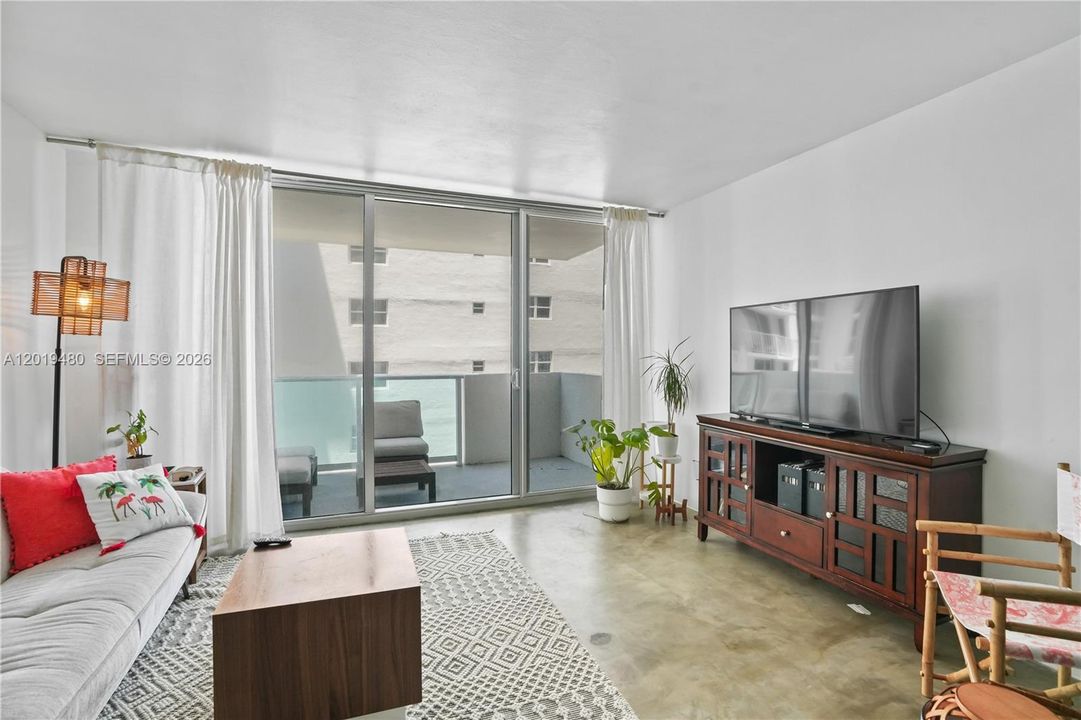 En Venta: $372,000 (1 camas, 1 baños, 837 Pies cuadrados)
