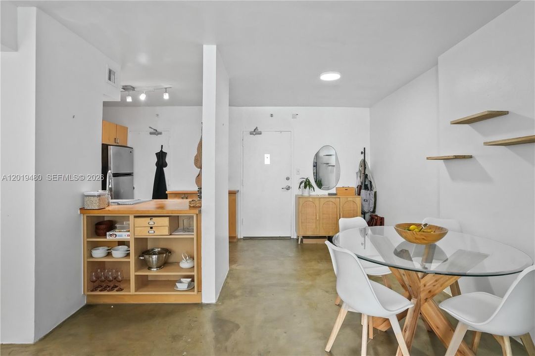 En Venta: $372,000 (1 camas, 1 baños, 837 Pies cuadrados)