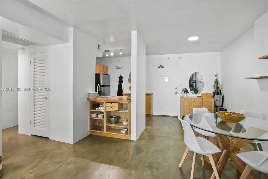 En Venta: $372,000 (1 camas, 1 baños, 837 Pies cuadrados)