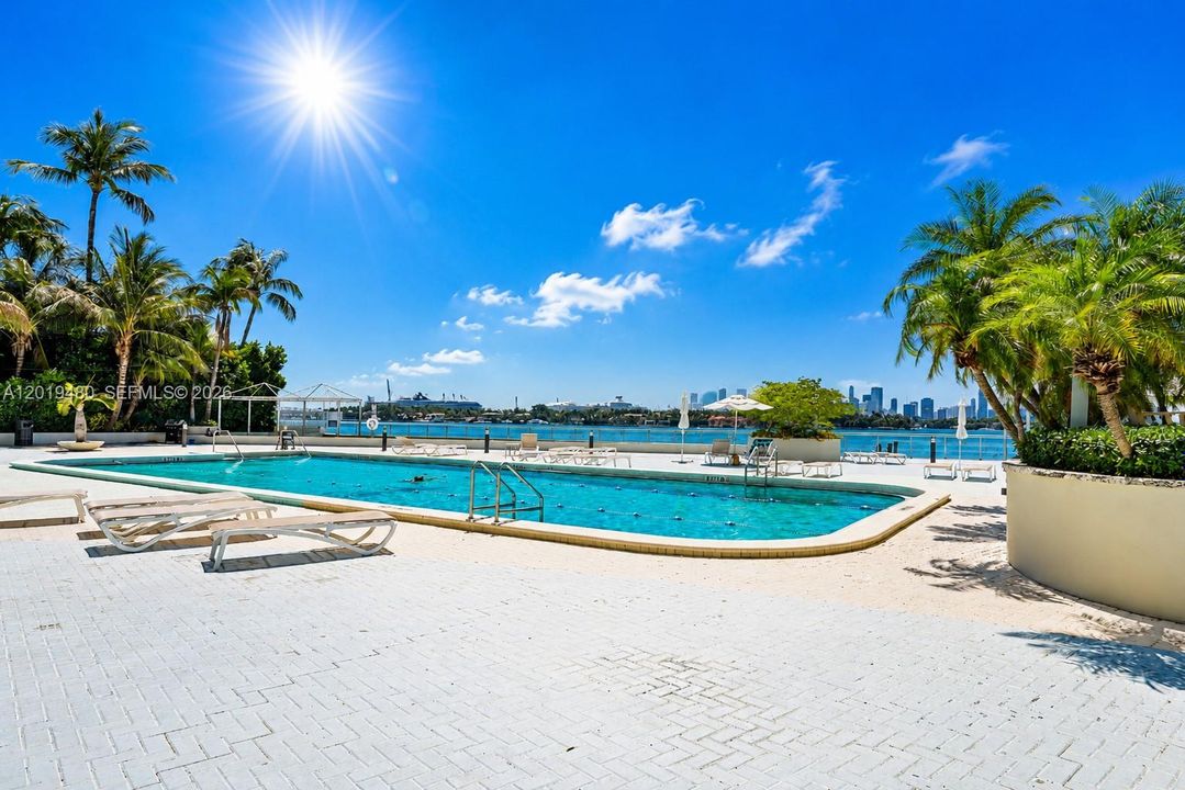 En Venta: $372,000 (1 camas, 1 baños, 837 Pies cuadrados)