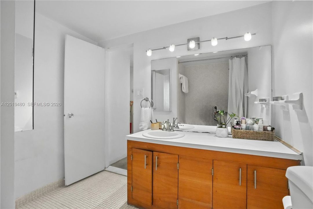 En Venta: $372,000 (1 camas, 1 baños, 837 Pies cuadrados)
