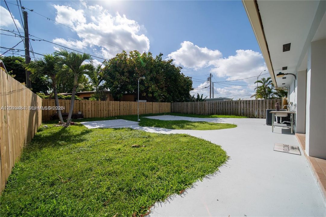 For Rent: $3,500 (3 beds, 2 baths, 1971 Square Feet)