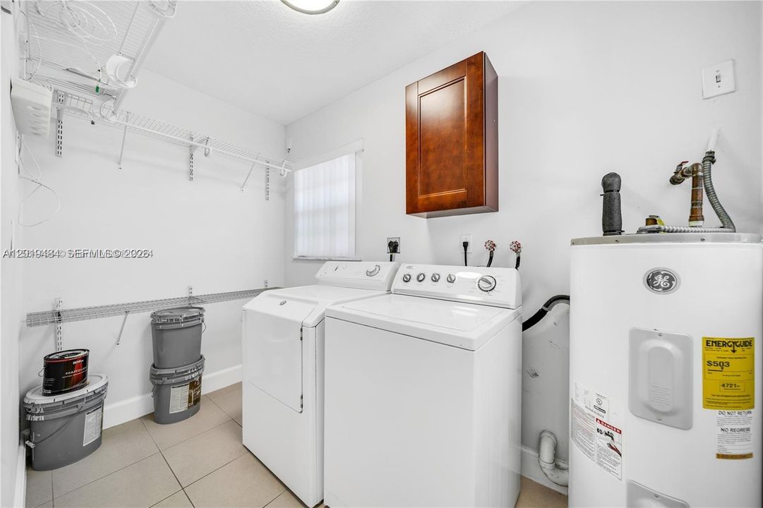 For Rent: $3,500 (3 beds, 2 baths, 1971 Square Feet)