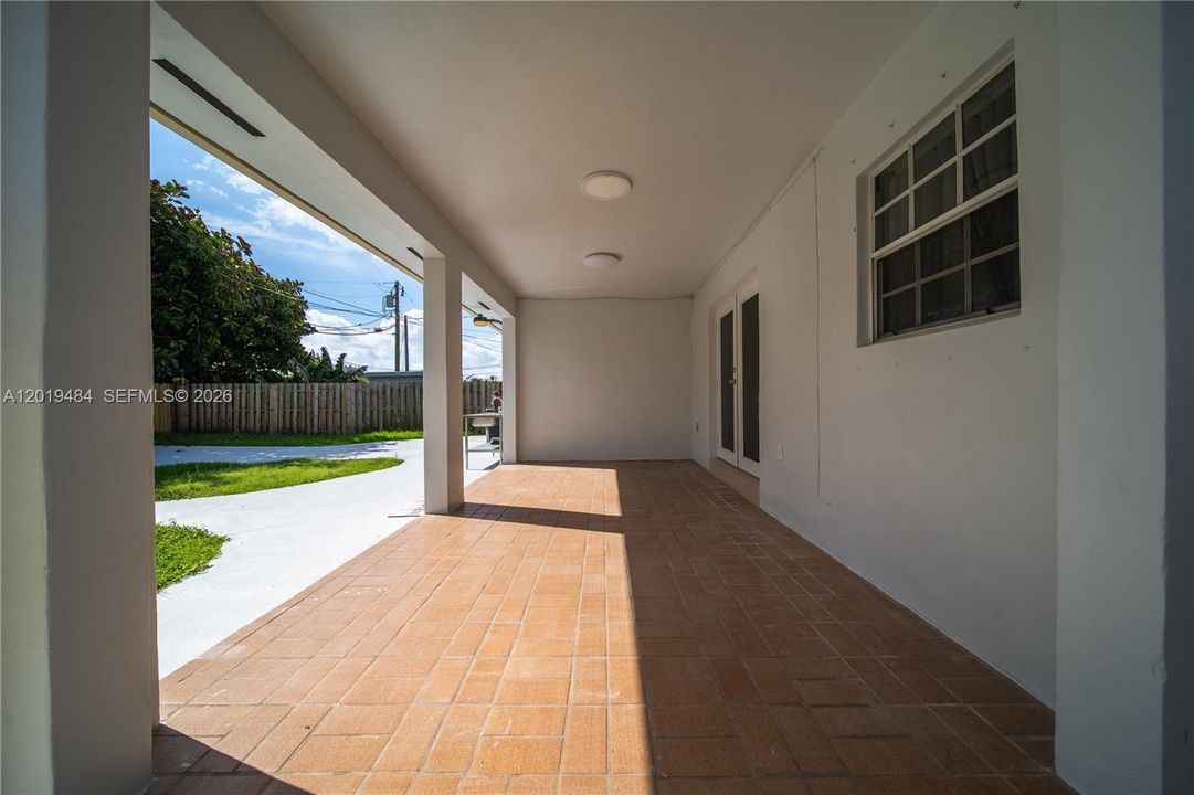 For Rent: $3,500 (3 beds, 2 baths, 1971 Square Feet)