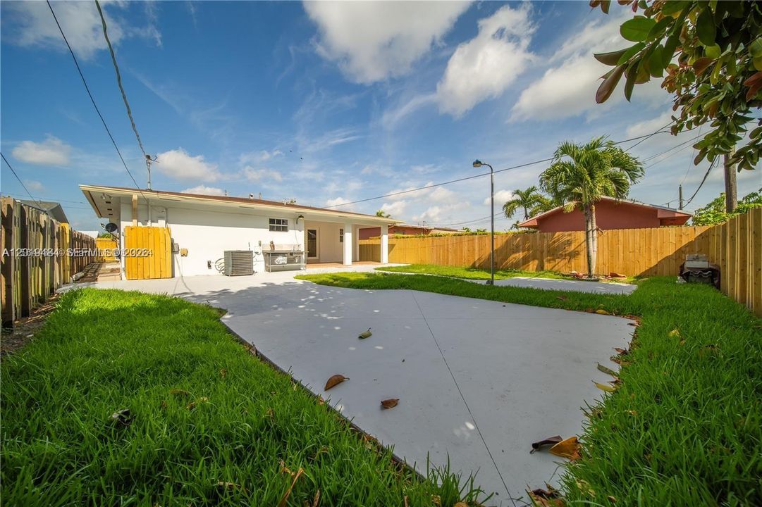 For Rent: $3,500 (3 beds, 2 baths, 1971 Square Feet)