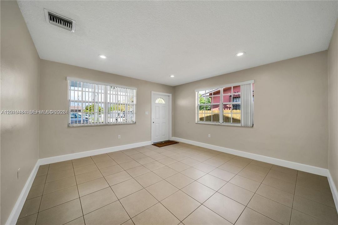 For Rent: $3,500 (3 beds, 2 baths, 1971 Square Feet)