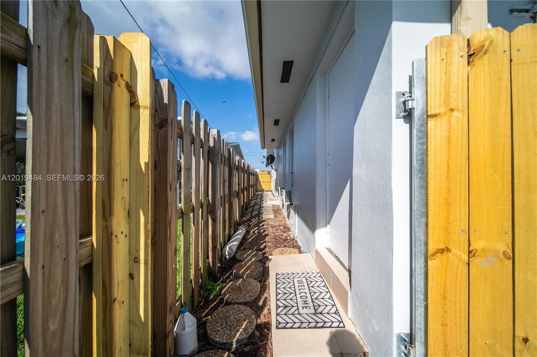 For Rent: $3,500 (3 beds, 2 baths, 1971 Square Feet)