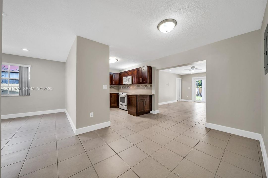 For Rent: $3,500 (3 beds, 2 baths, 1971 Square Feet)