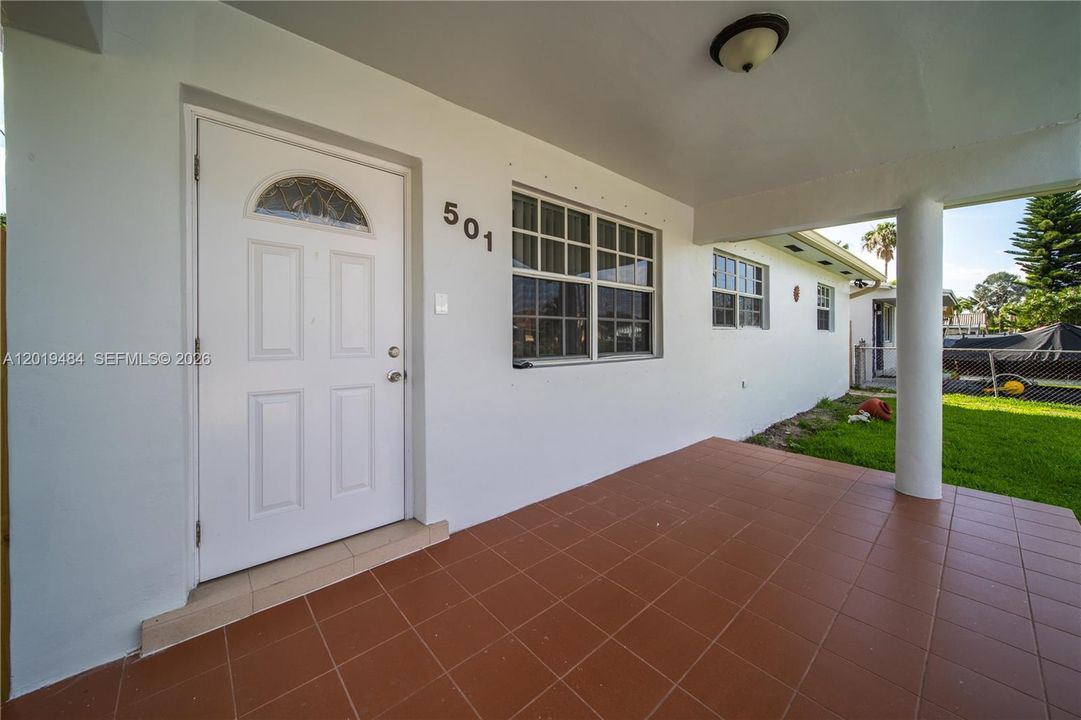 For Rent: $3,500 (3 beds, 2 baths, 1971 Square Feet)