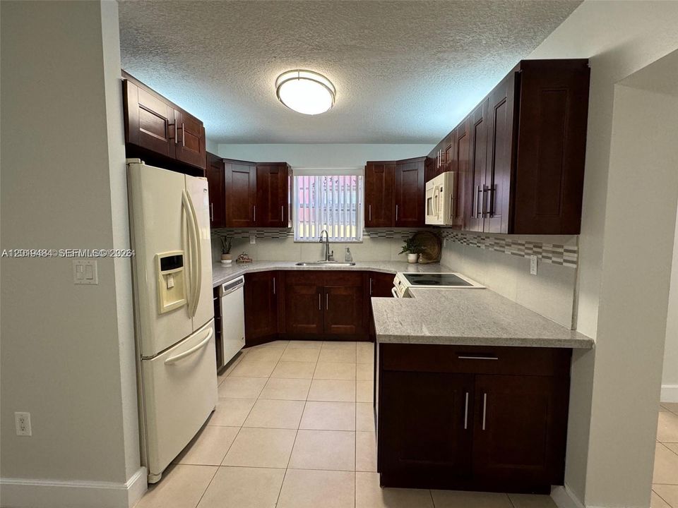 For Rent: $3,500 (3 beds, 2 baths, 1971 Square Feet)