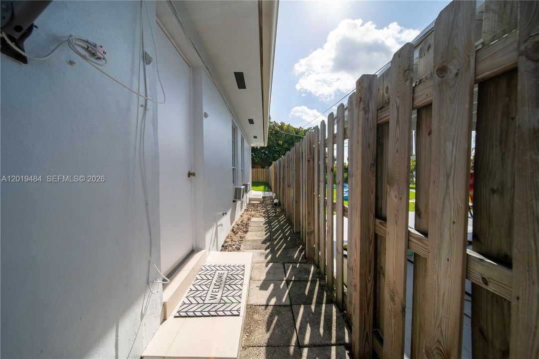 For Rent: $3,500 (3 beds, 2 baths, 1971 Square Feet)
