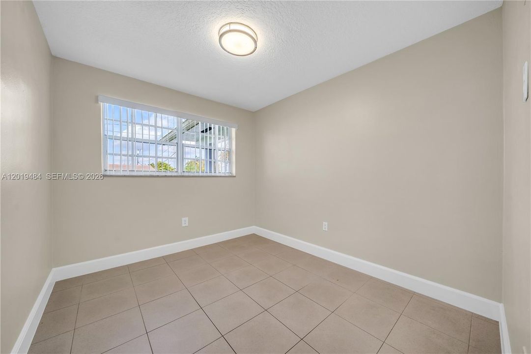For Rent: $3,500 (3 beds, 2 baths, 1971 Square Feet)