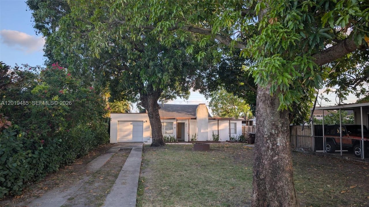 For Sale: $649,900 (3 beds, 2 baths, 1056 Square Feet)