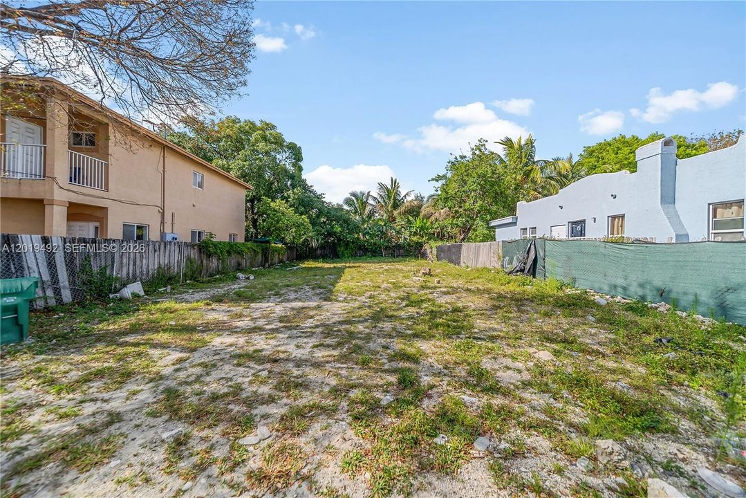 For Sale: $379,000 (0.10 acres)