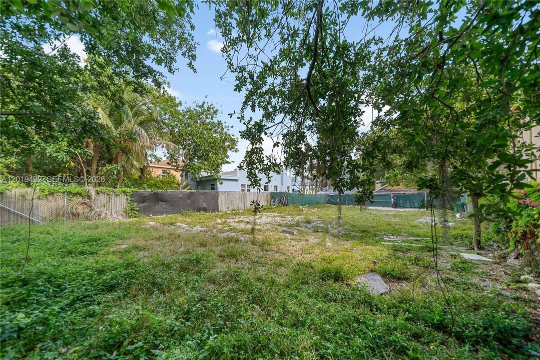 For Sale: $379,000 (0.10 acres)