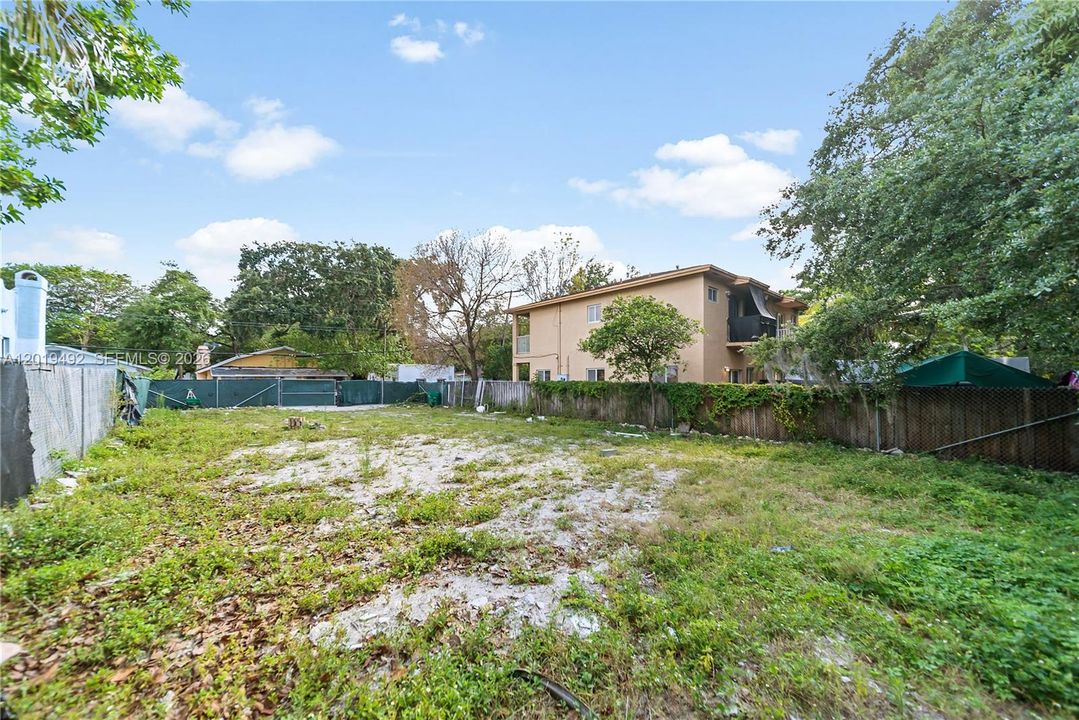 For Sale: $379,000 (0.10 acres)