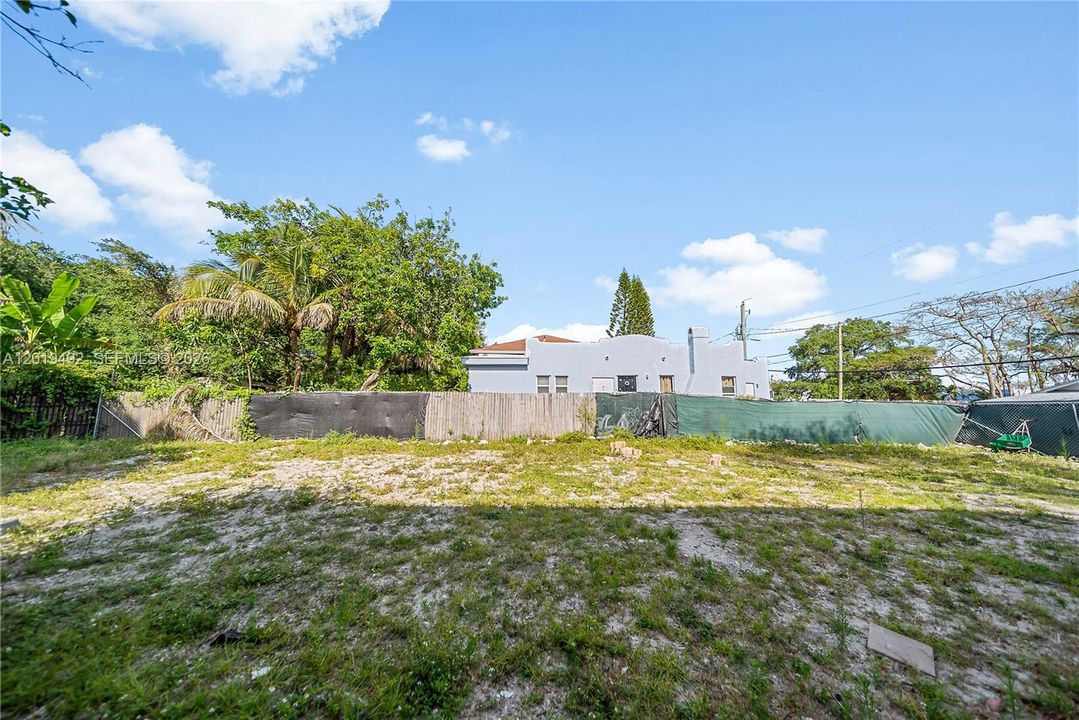 For Sale: $379,000 (0.10 acres)