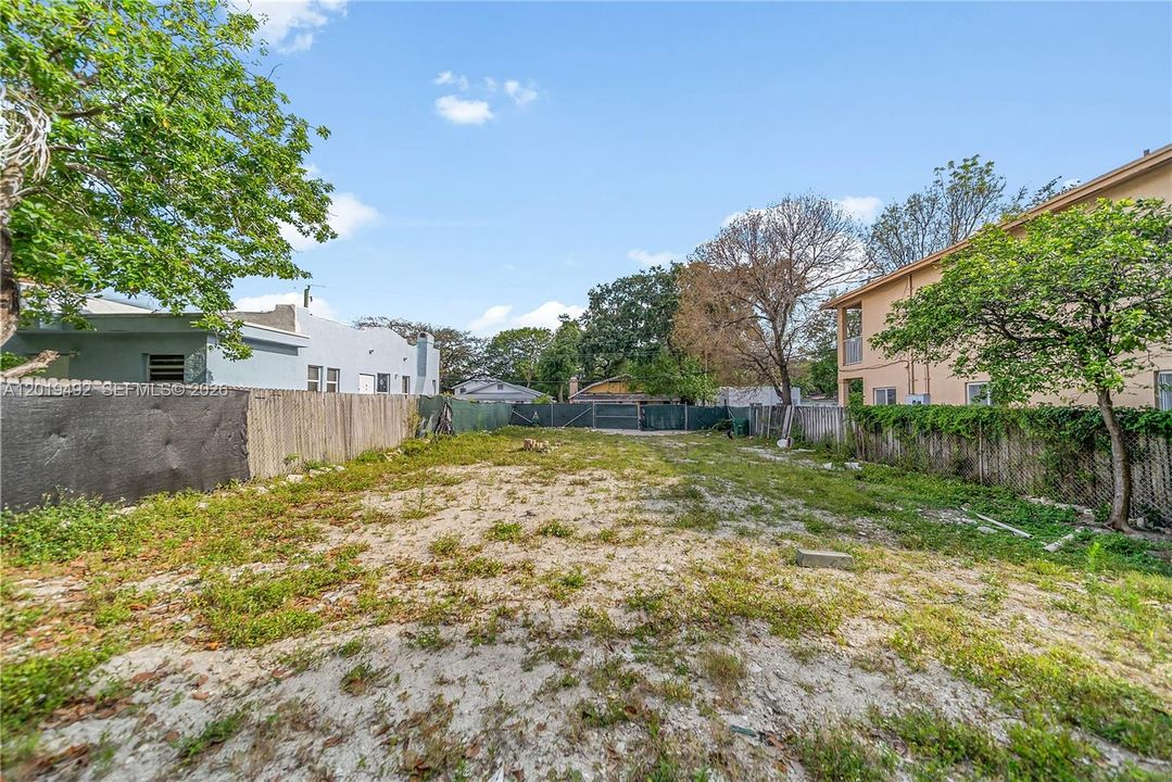 For Sale: $379,000 (0.10 acres)