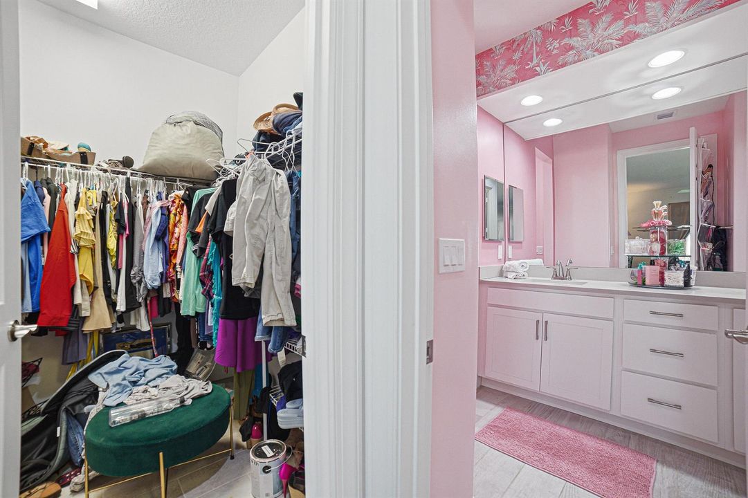 Bedroom4-Closet