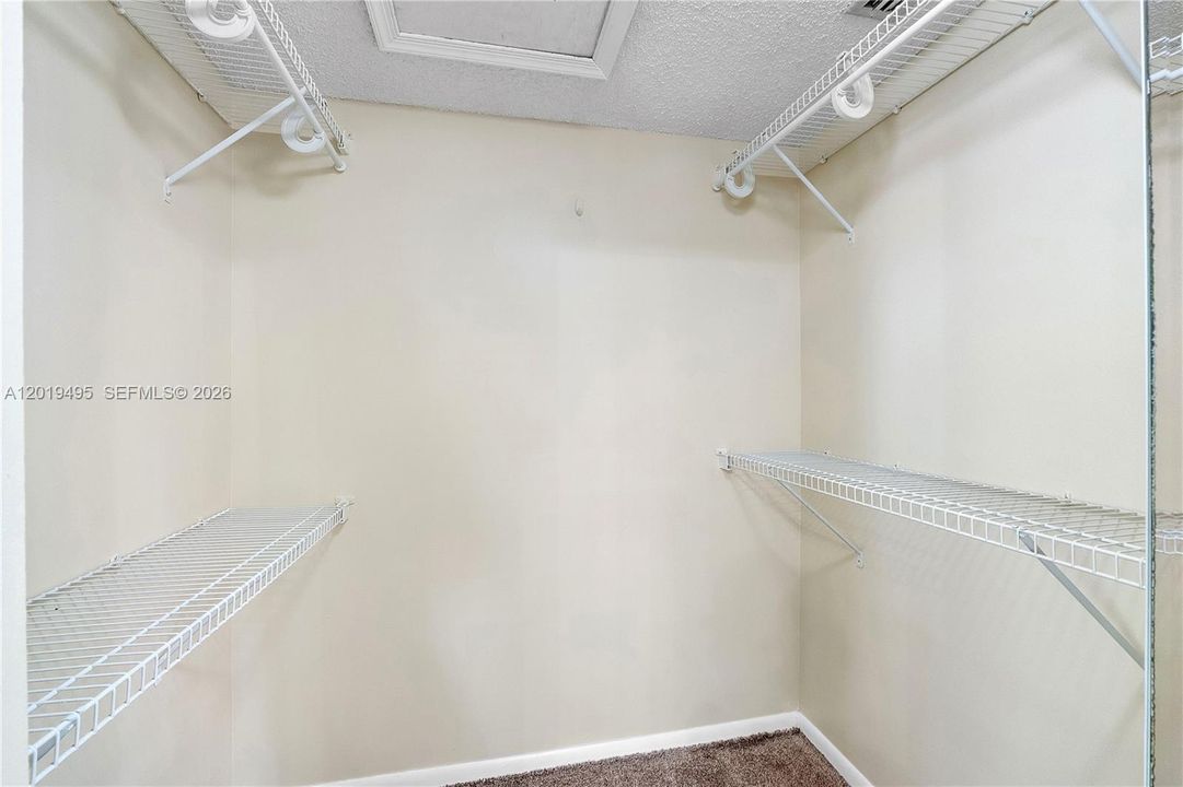 На продажу: $239,900 (2 спален, 2 ванн, 850 Квадратных фут)