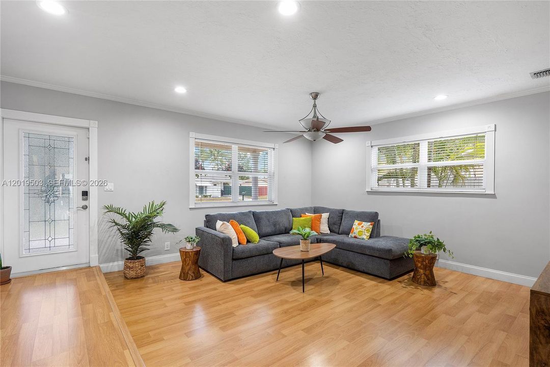 En Renta: $3,999 (3 camas, 2 baños, 1506 Pies cuadrados)