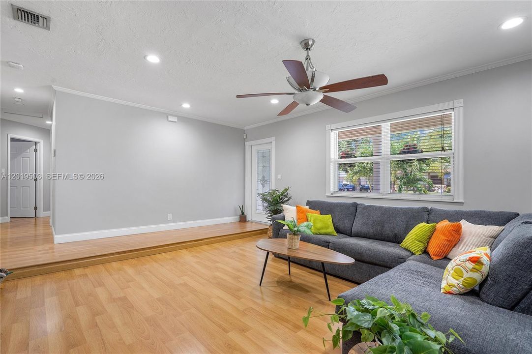 En Renta: $3,999 (3 camas, 2 baños, 1506 Pies cuadrados)