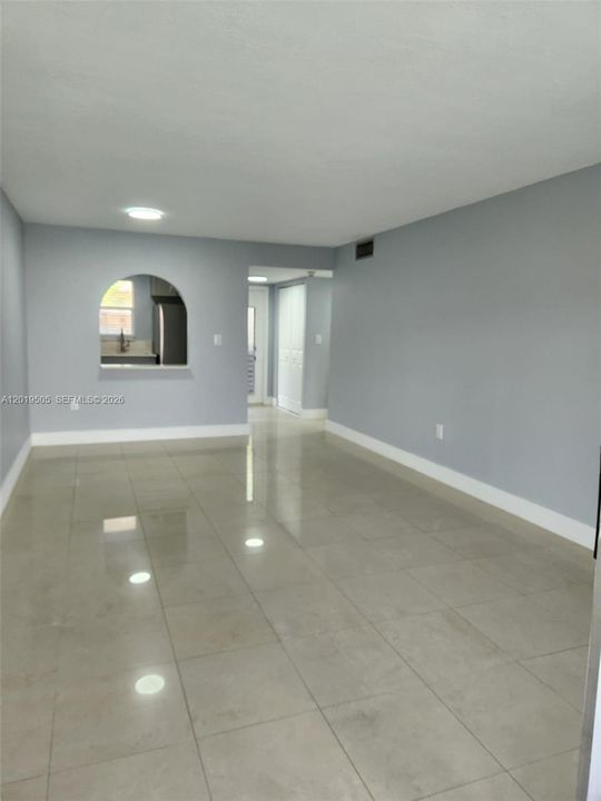 For Sale: $85,000 (1 beds, 1 baths, 640 Square Feet)