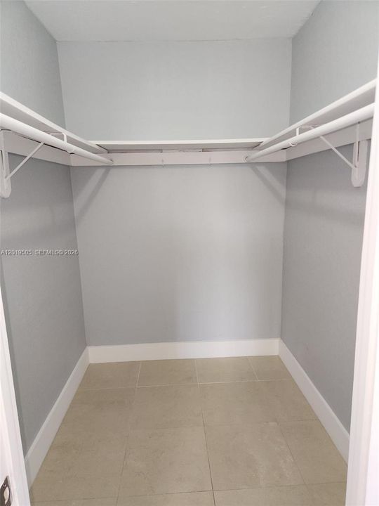 For Sale: $85,000 (1 beds, 1 baths, 640 Square Feet)