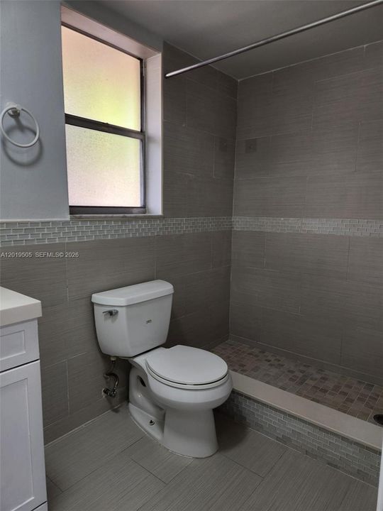 For Sale: $85,000 (1 beds, 1 baths, 640 Square Feet)