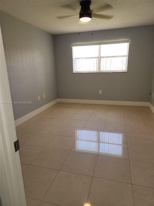 For Sale: $85,000 (1 beds, 1 baths, 640 Square Feet)
