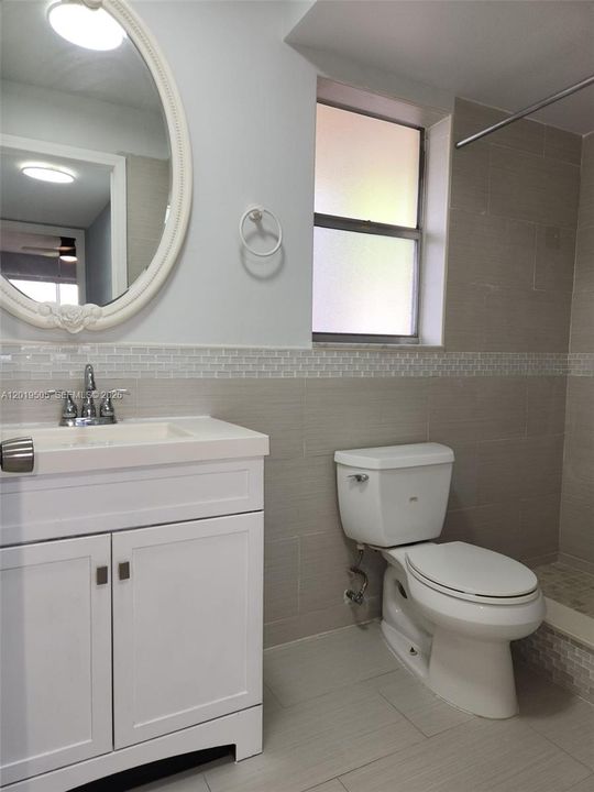 For Sale: $85,000 (1 beds, 1 baths, 640 Square Feet)