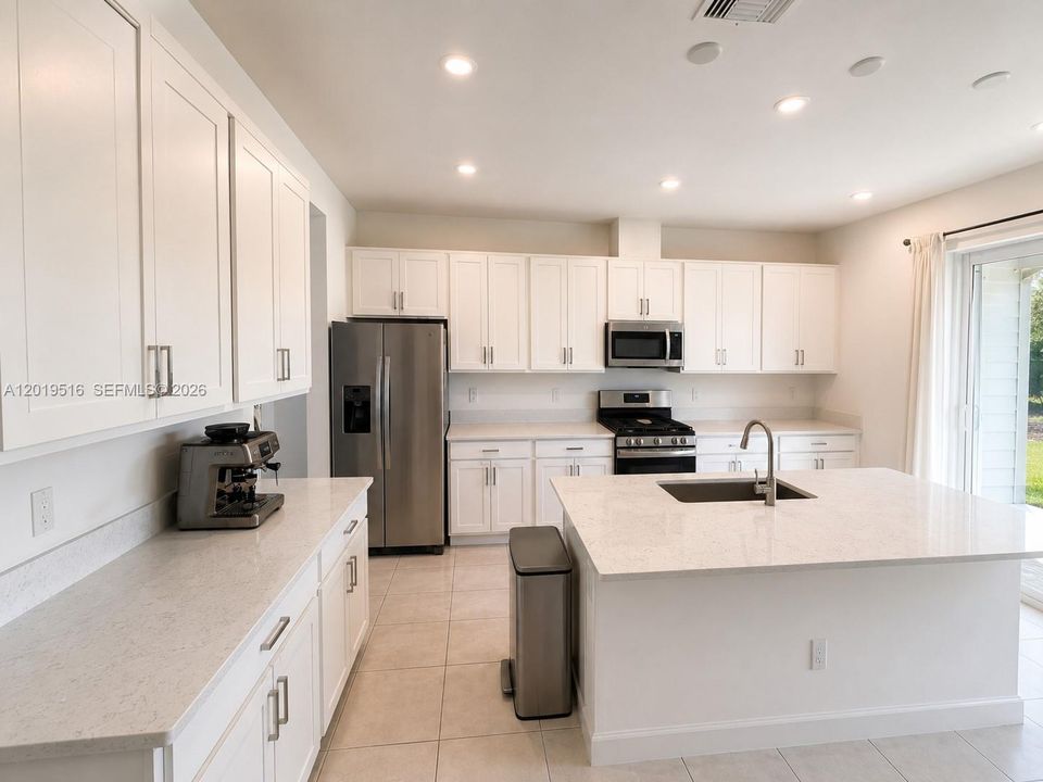 For Rent: $4,100 (4 beds, 3 baths, 2615 Square Feet)