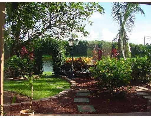 Garden & Lake View