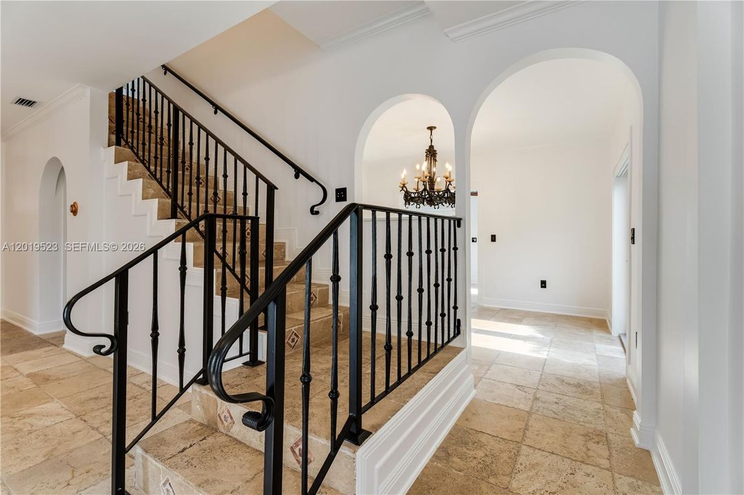 For Sale: $1,800,000 (3 beds, 2 baths, 2006 Square Feet)