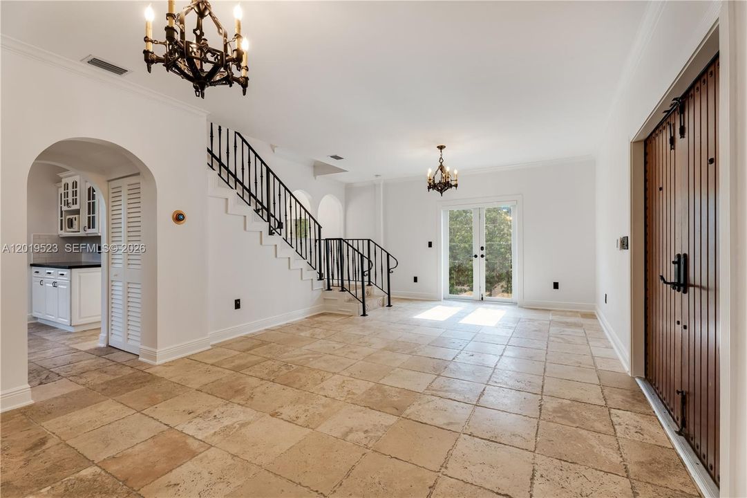 For Sale: $1,800,000 (3 beds, 2 baths, 2006 Square Feet)