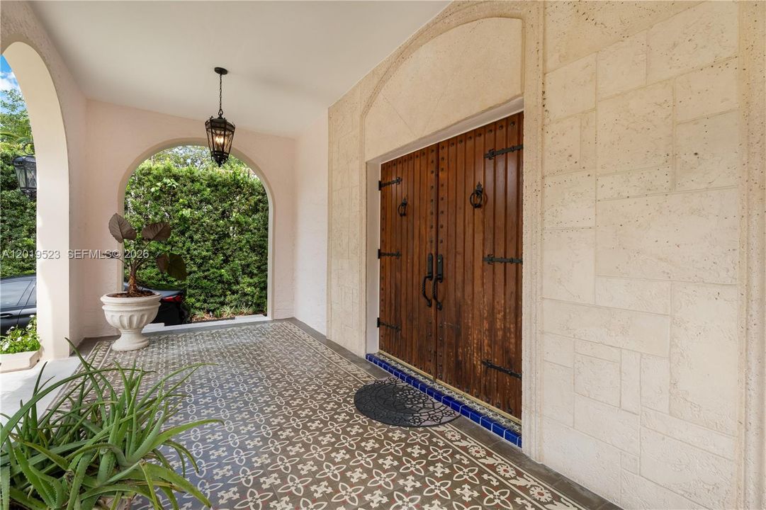 For Sale: $1,800,000 (3 beds, 2 baths, 2006 Square Feet)