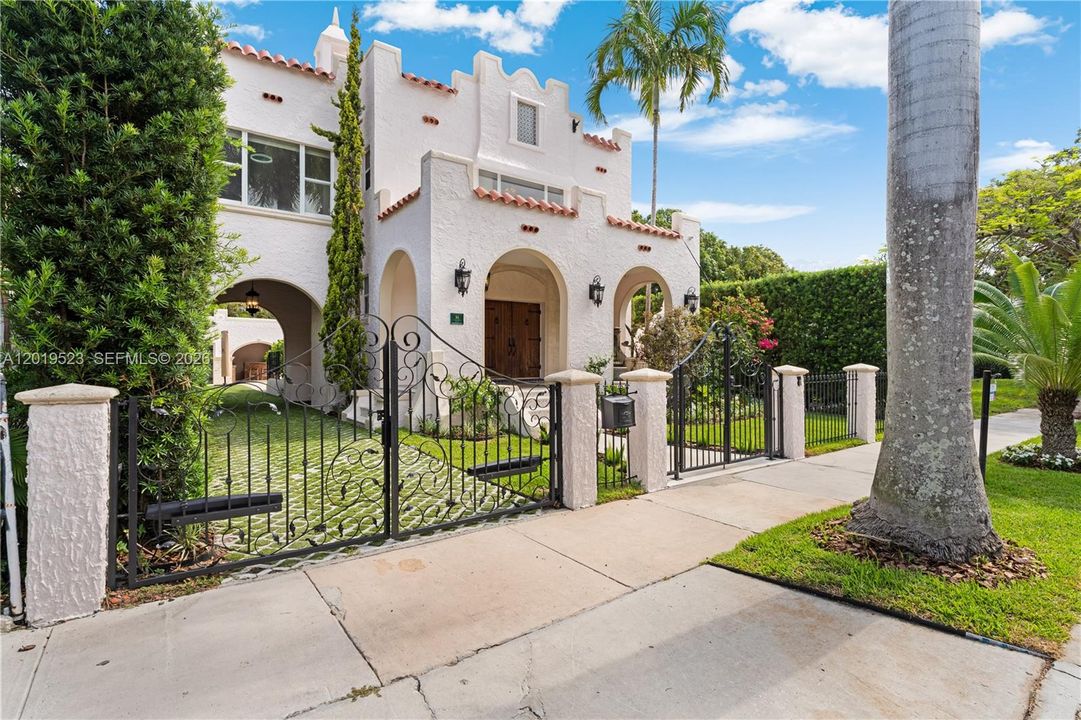 For Sale: $1,800,000 (3 beds, 2 baths, 2006 Square Feet)
