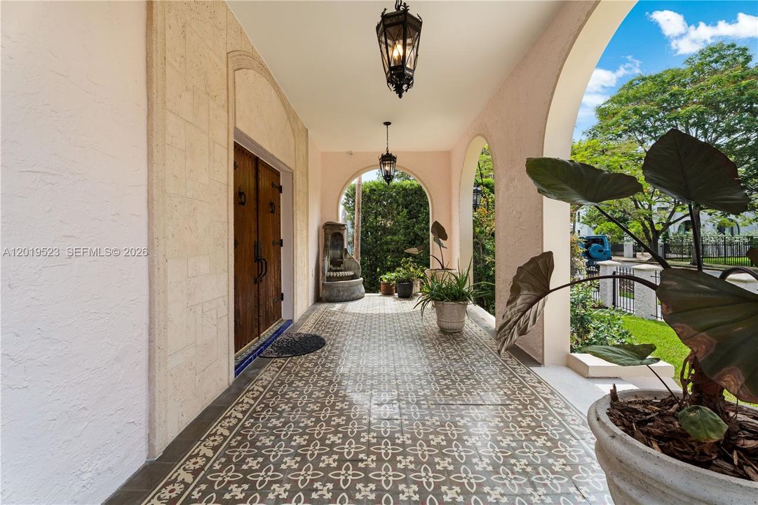 For Sale: $1,800,000 (3 beds, 2 baths, 2006 Square Feet)