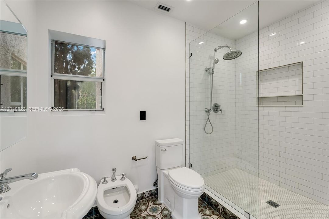 For Sale: $1,800,000 (3 beds, 2 baths, 2006 Square Feet)