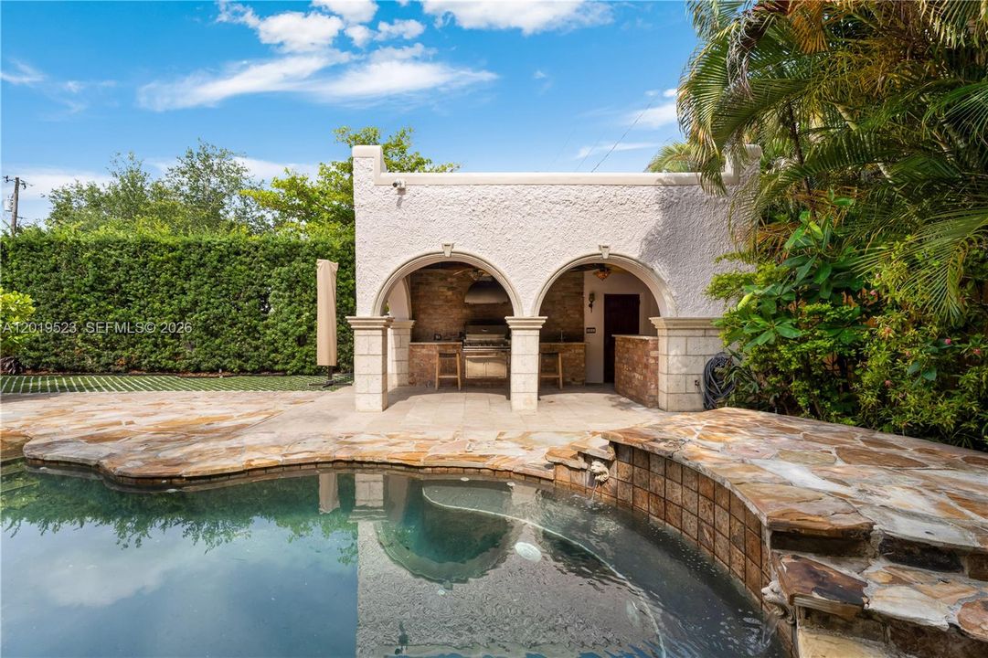 For Sale: $1,800,000 (3 beds, 2 baths, 2006 Square Feet)
