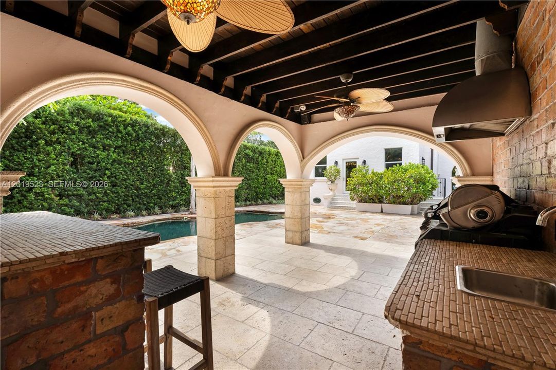 For Sale: $1,800,000 (3 beds, 2 baths, 2006 Square Feet)