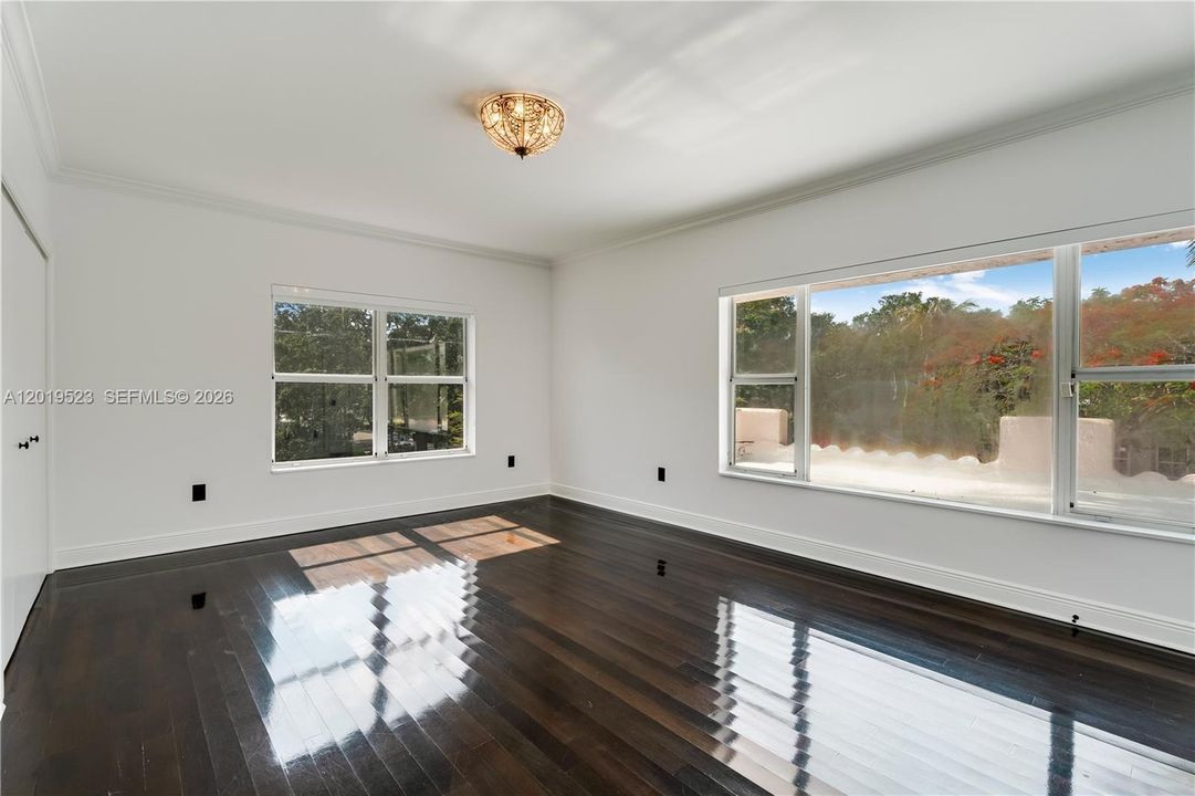 For Sale: $1,800,000 (3 beds, 2 baths, 2006 Square Feet)