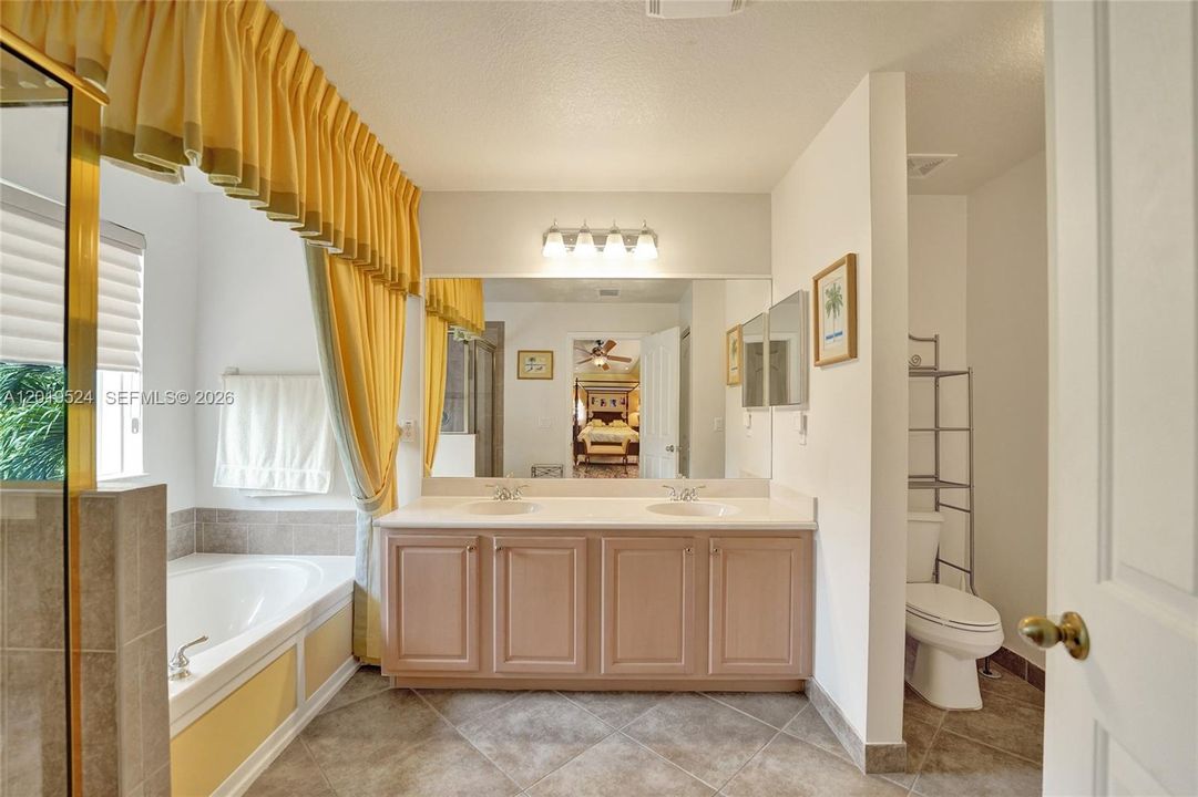 Activo con contrato: $790,000 (5 camas, 3 baños, 2872 Pies cuadrados)