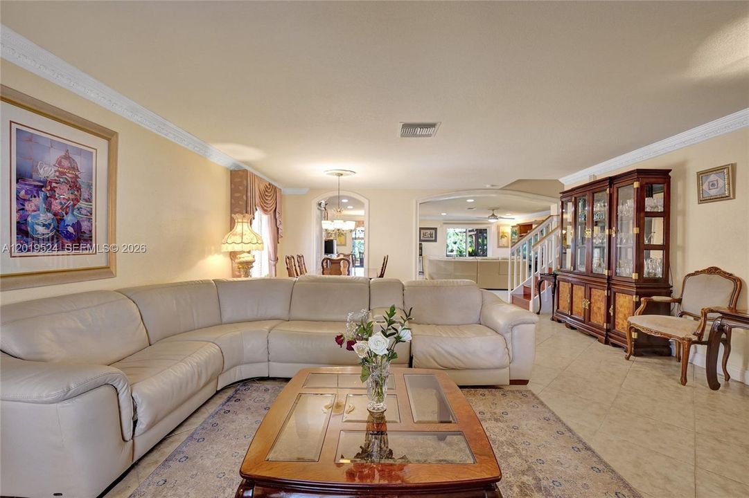 Activo con contrato: $790,000 (5 camas, 3 baños, 2872 Pies cuadrados)
