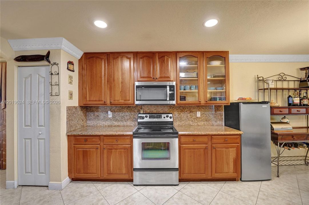 Activo con contrato: $790,000 (5 camas, 3 baños, 2872 Pies cuadrados)