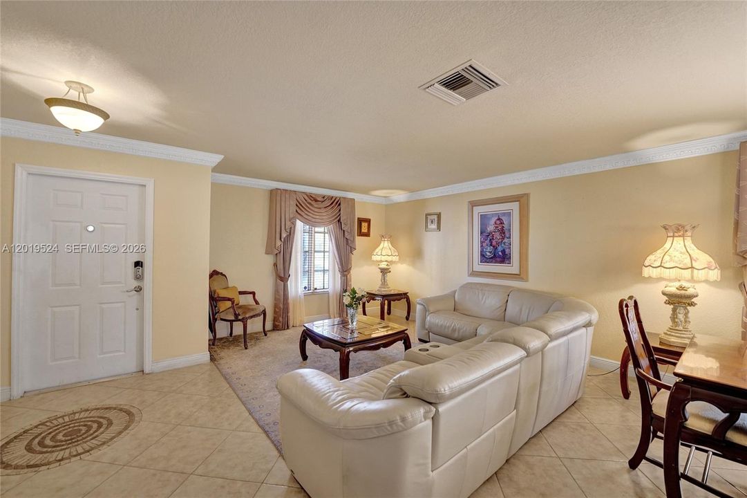 Activo con contrato: $790,000 (5 camas, 3 baños, 2872 Pies cuadrados)