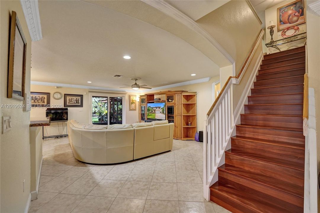 Activo con contrato: $790,000 (5 camas, 3 baños, 2872 Pies cuadrados)