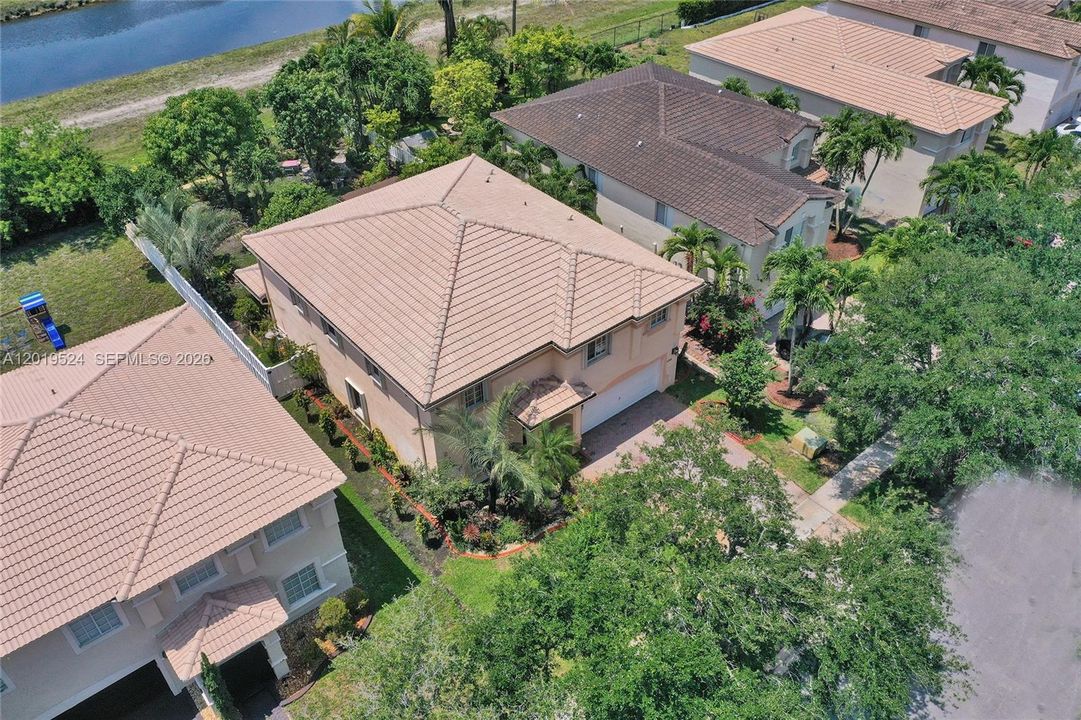 Activo con contrato: $790,000 (5 camas, 3 baños, 2872 Pies cuadrados)