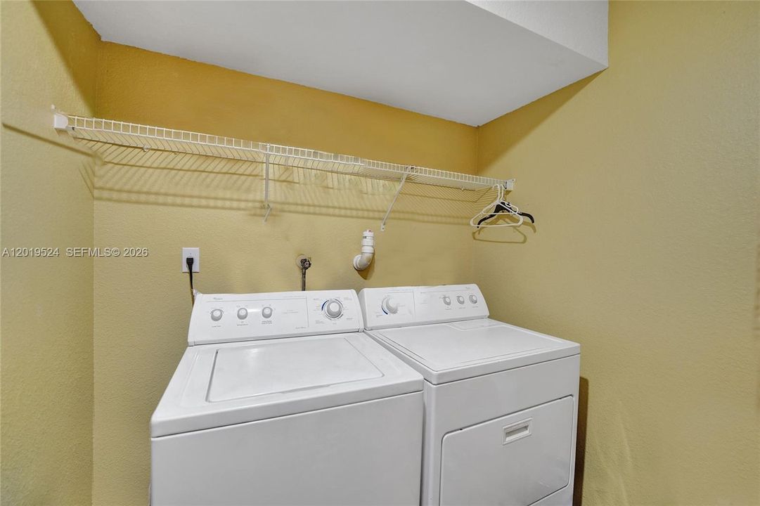 Activo con contrato: $790,000 (5 camas, 3 baños, 2872 Pies cuadrados)