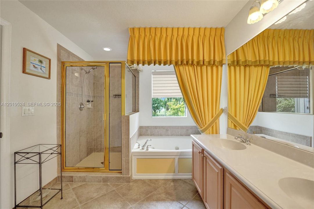 Activo con contrato: $790,000 (5 camas, 3 baños, 2872 Pies cuadrados)